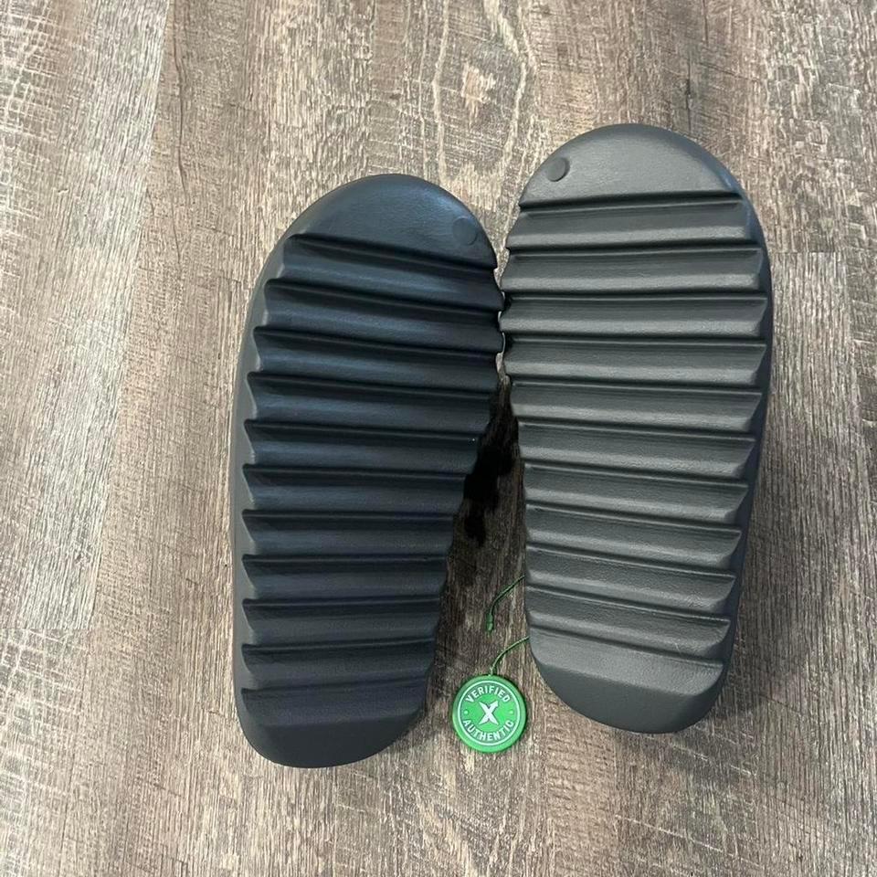 Yeezy Slides Like New Db65 3