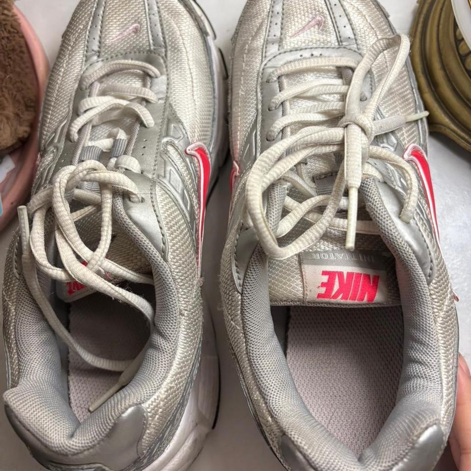 Nike Air Max 2000 Trainers D683 3