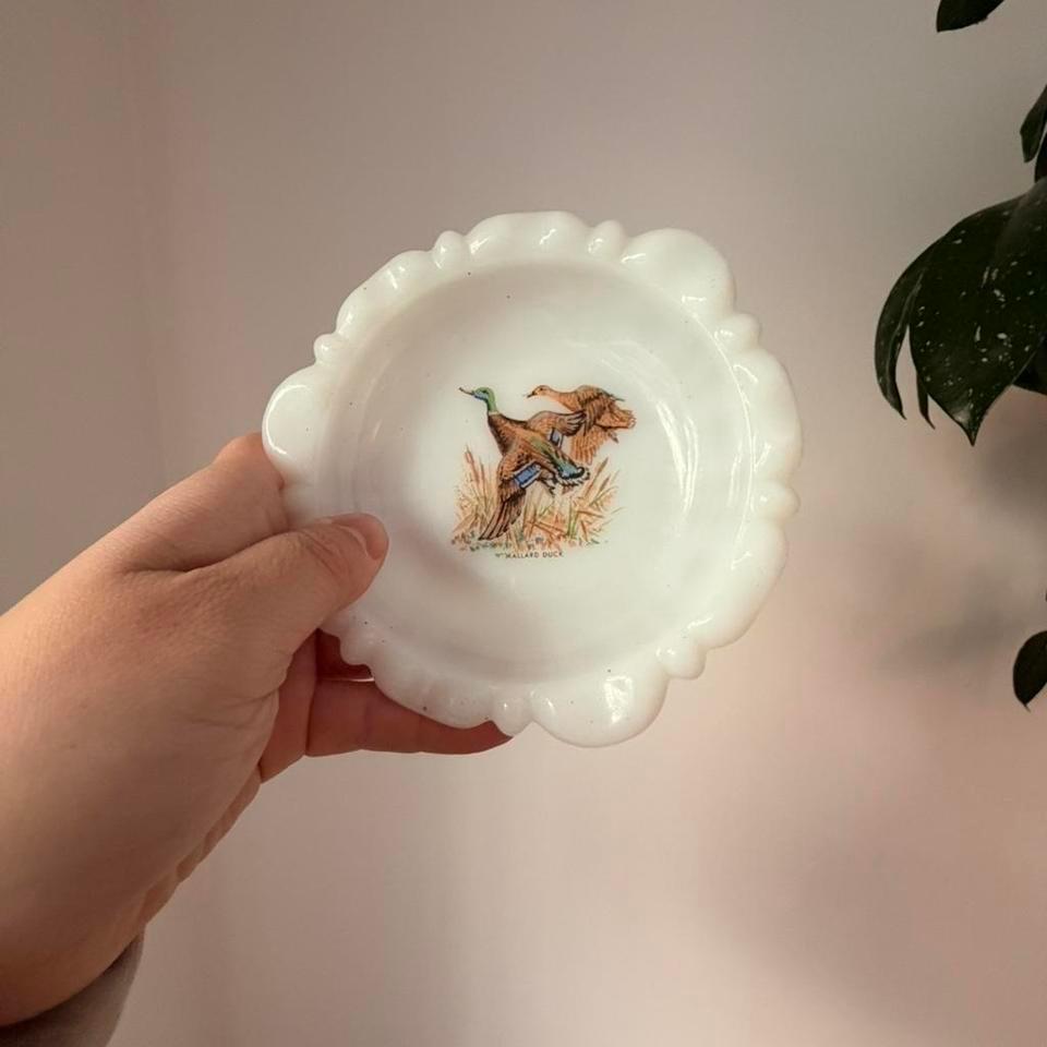 Vintage Milk Glass Ashtray With 61e6