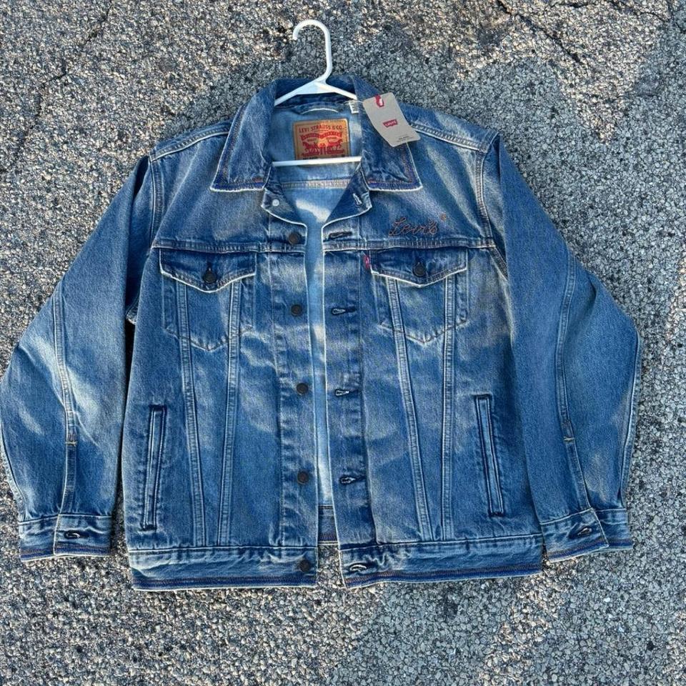 Levis Blue Denim Jacket With D16e