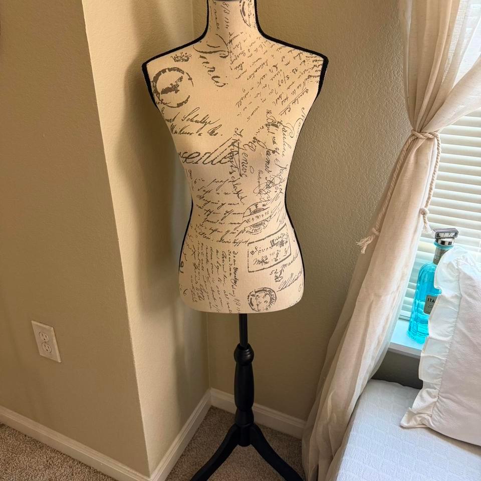 Mannequin With Black Stand 6bf9
