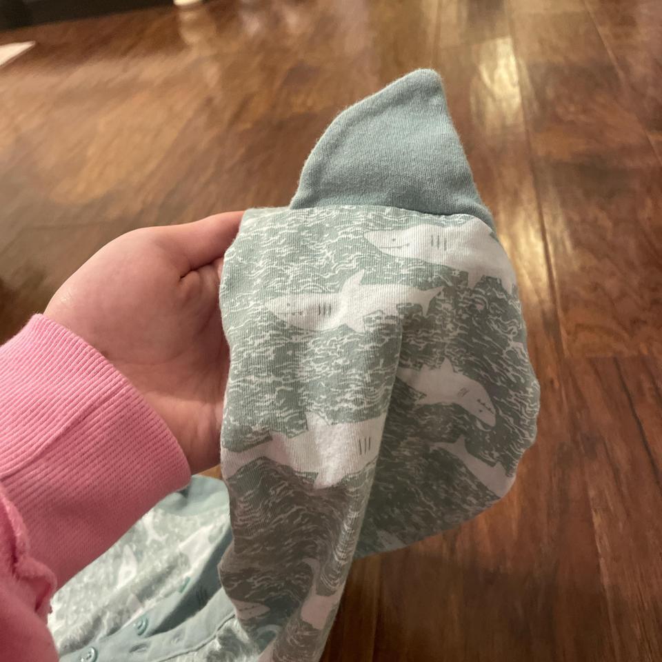Carter Shark Romper 24monnths Baa6 2