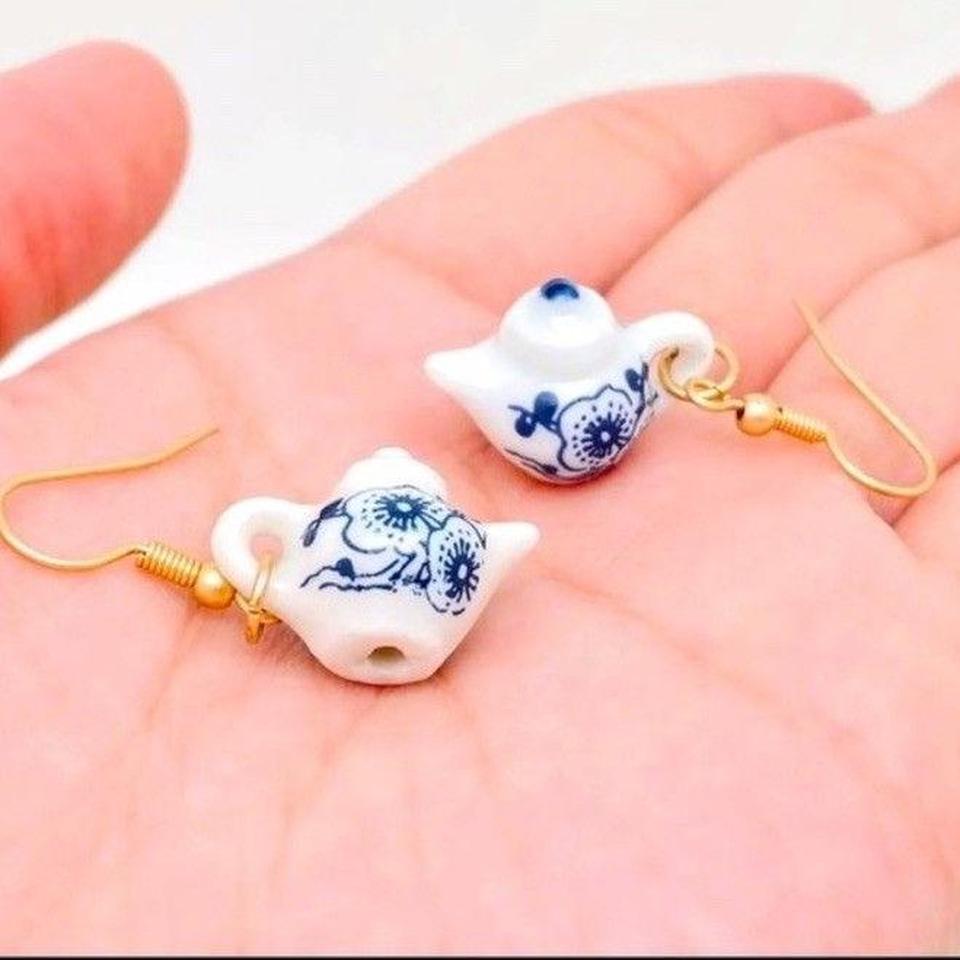 These Ceramic Teapot Charm Dangle