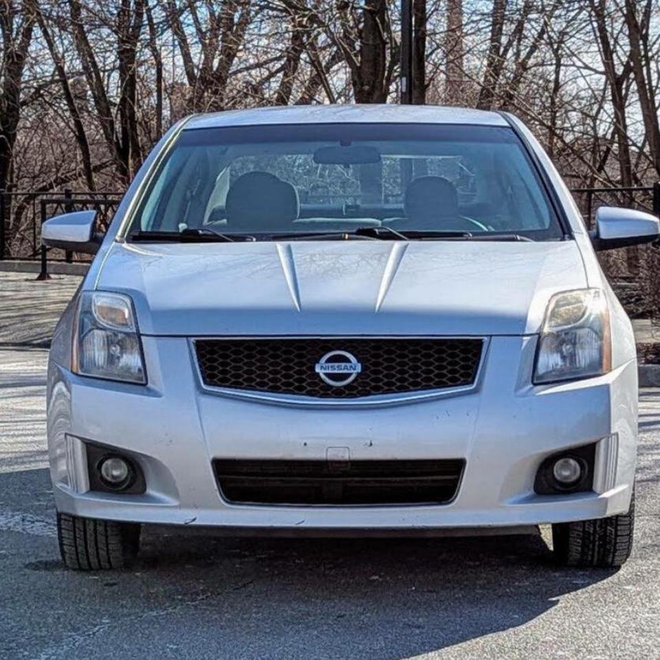 Nissan Sentra Sedan In Silver 2