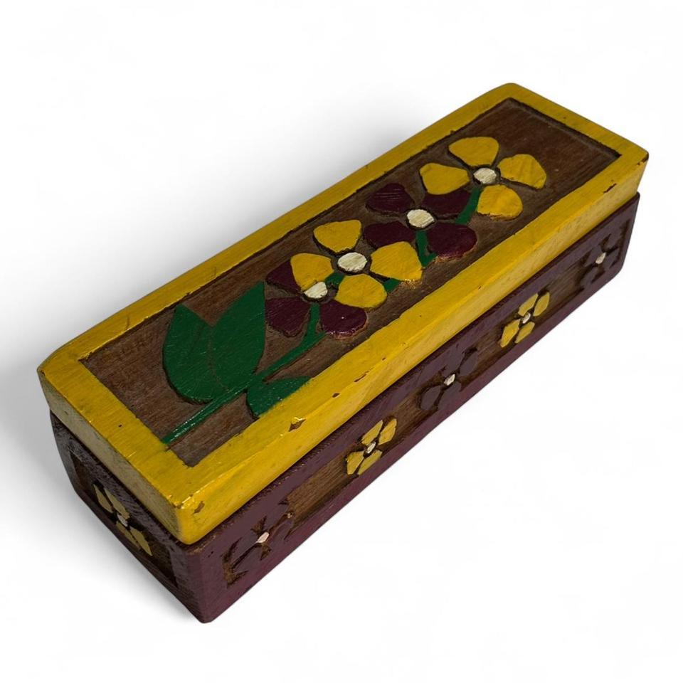 Vintage Hand Carved Hand Painted B4ae
