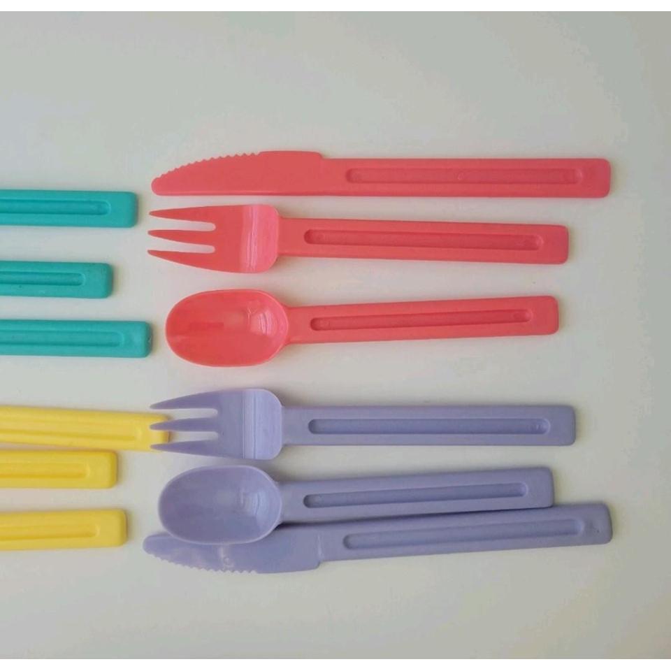 Vibrant Multi Coloured Plastic Tableware Vintage 7