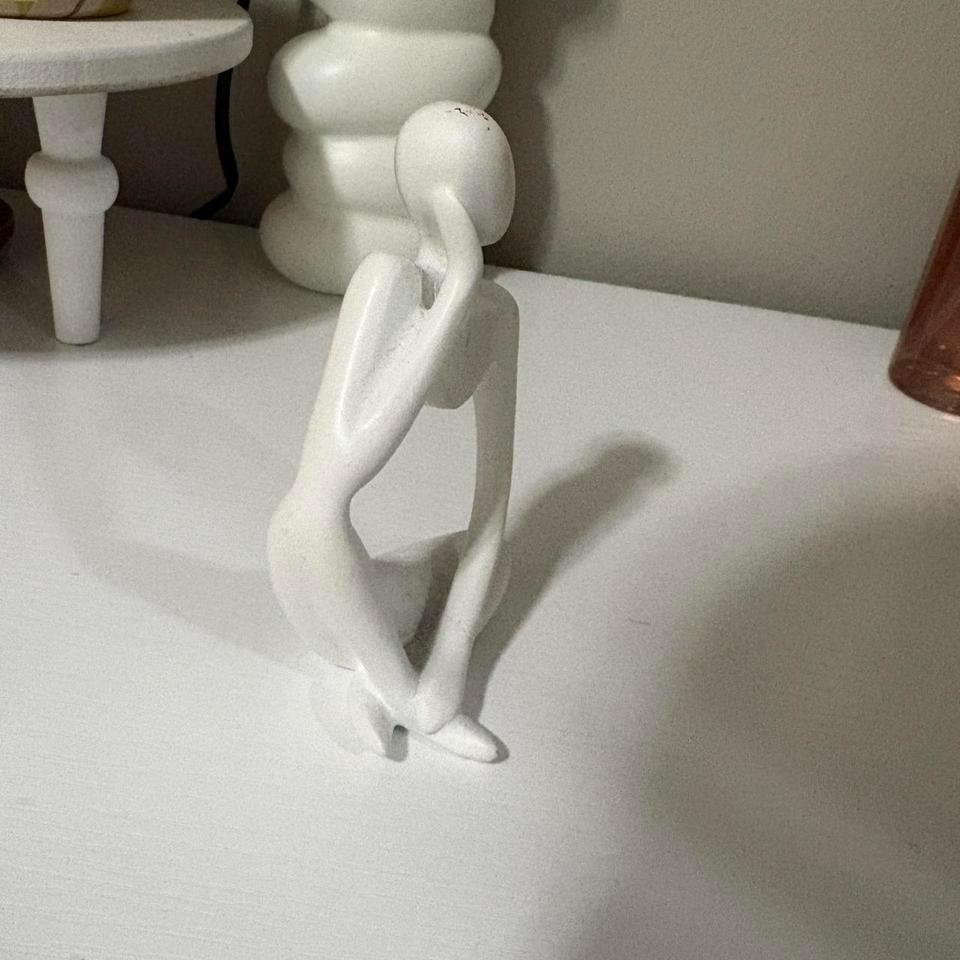White Ceramic Sculpture Of A F01e