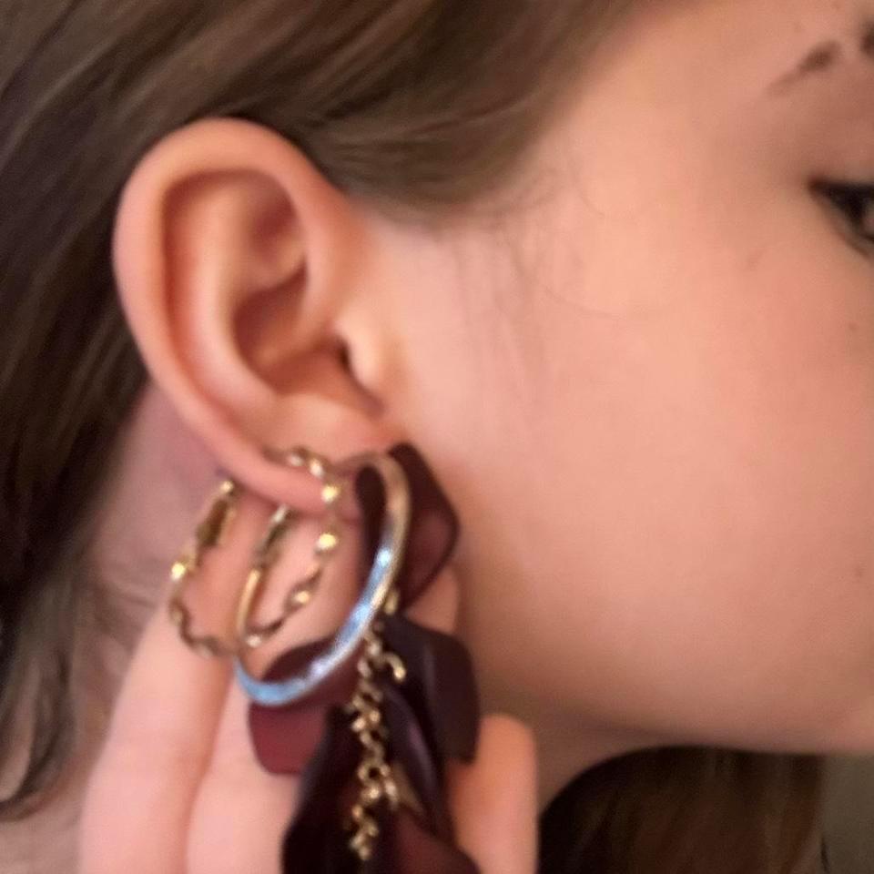 Maroon Dangly Earrings With Gold C56f 2