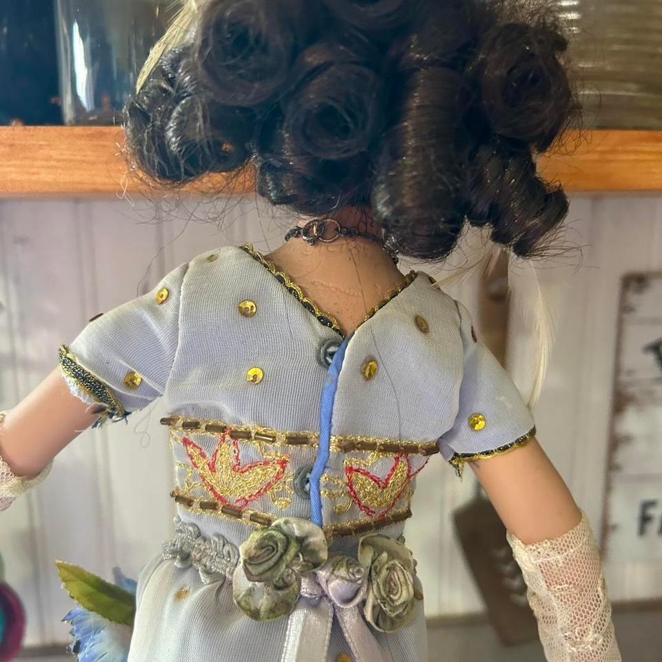 Porcelain Doll With Beautiful Dress 9f2d 4