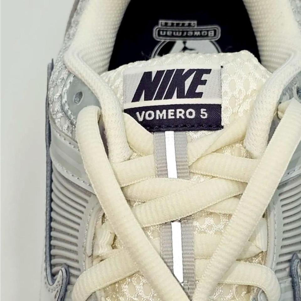 Authentic Nike Zoom Vomero 5 8b82 5