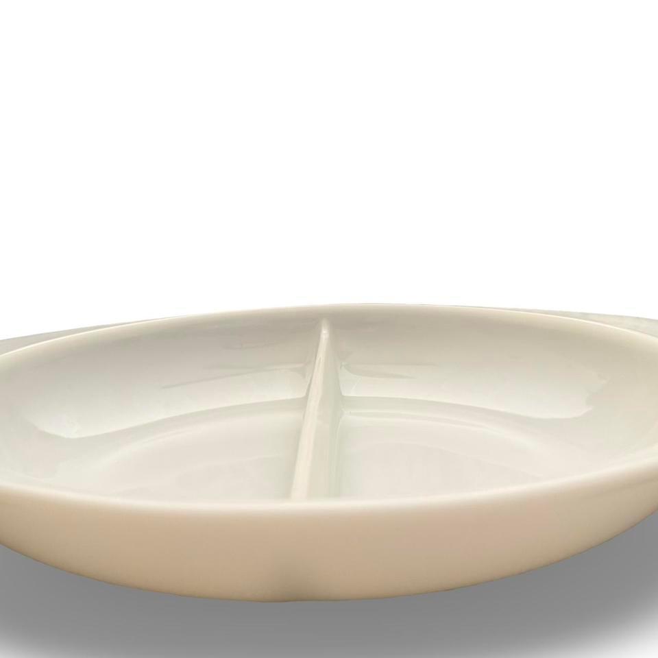 Pyrex White Oval 2 Compartment Aa38