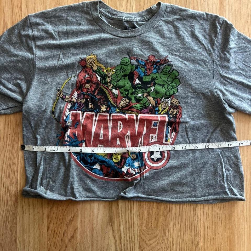 Cropped Marvel Tee Size Medium 5