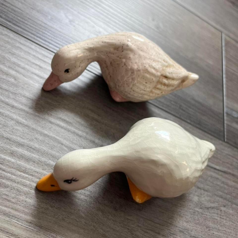 Vintage Set Of 2 Ceramic 5251