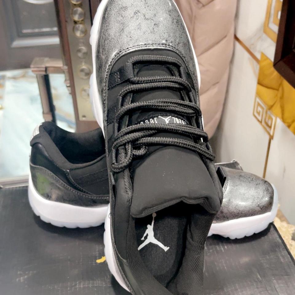 Jordan 11 Black Metallic Trainers 2886 3