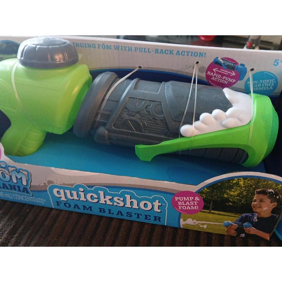 Quickshot Foam Blaster Comes With 2