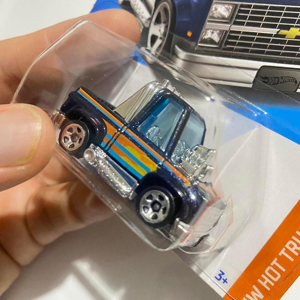 Hot Wheels 1983 Chevy Silverado 2