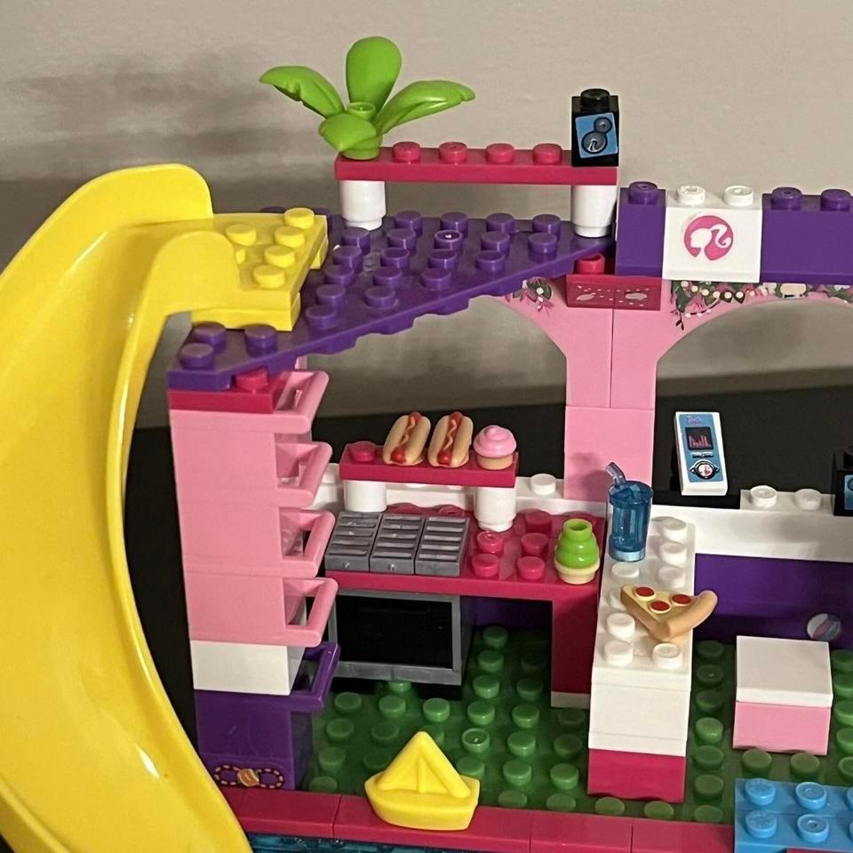 2014 Mega Bloks Barbie Build 3
