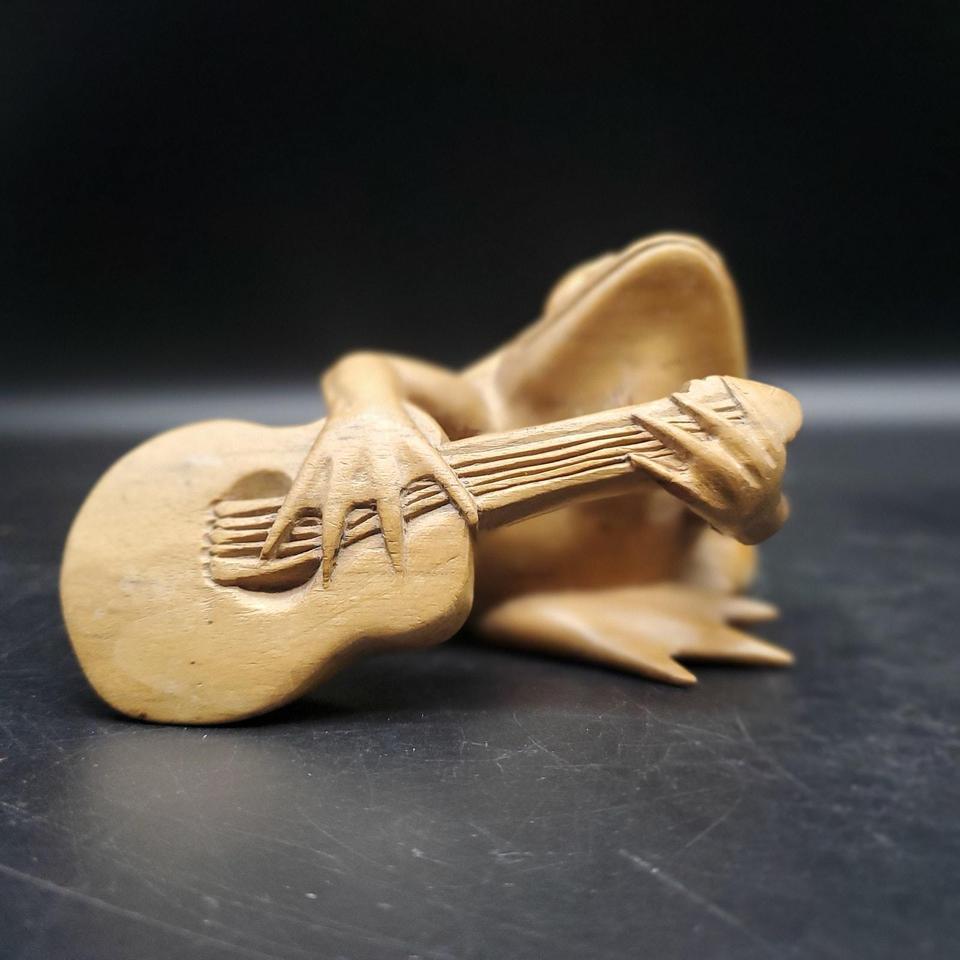 Charming Vintage Hand Carved Wooden Frog Db77