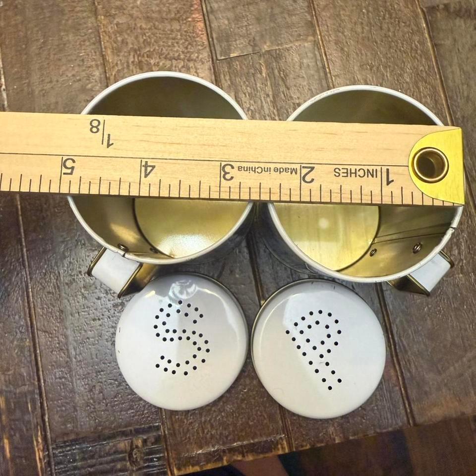 Vintage Novelty Metal Salt 36f0 8