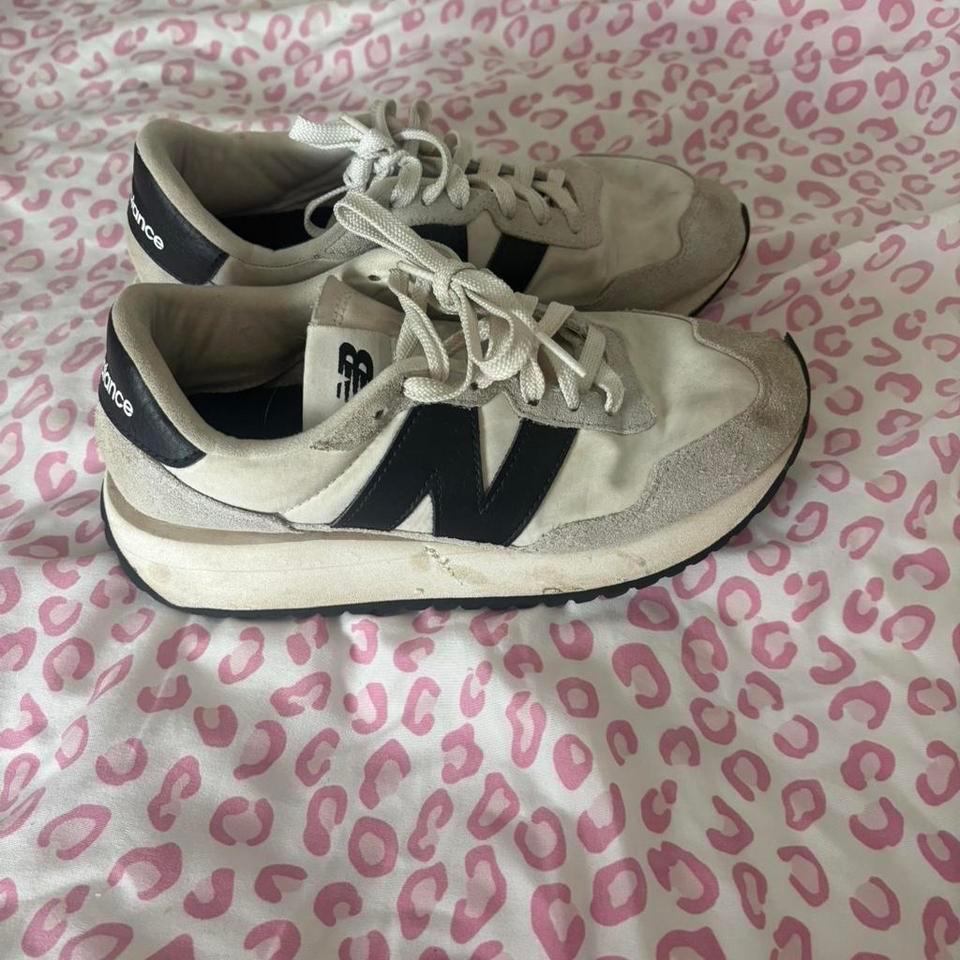 Womans Size 7 New Balance 2181 2