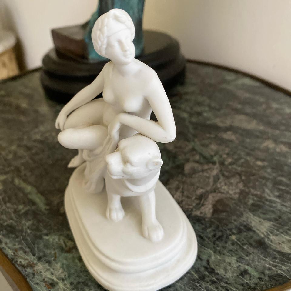 White Porcelain Cat Sculpture With 5