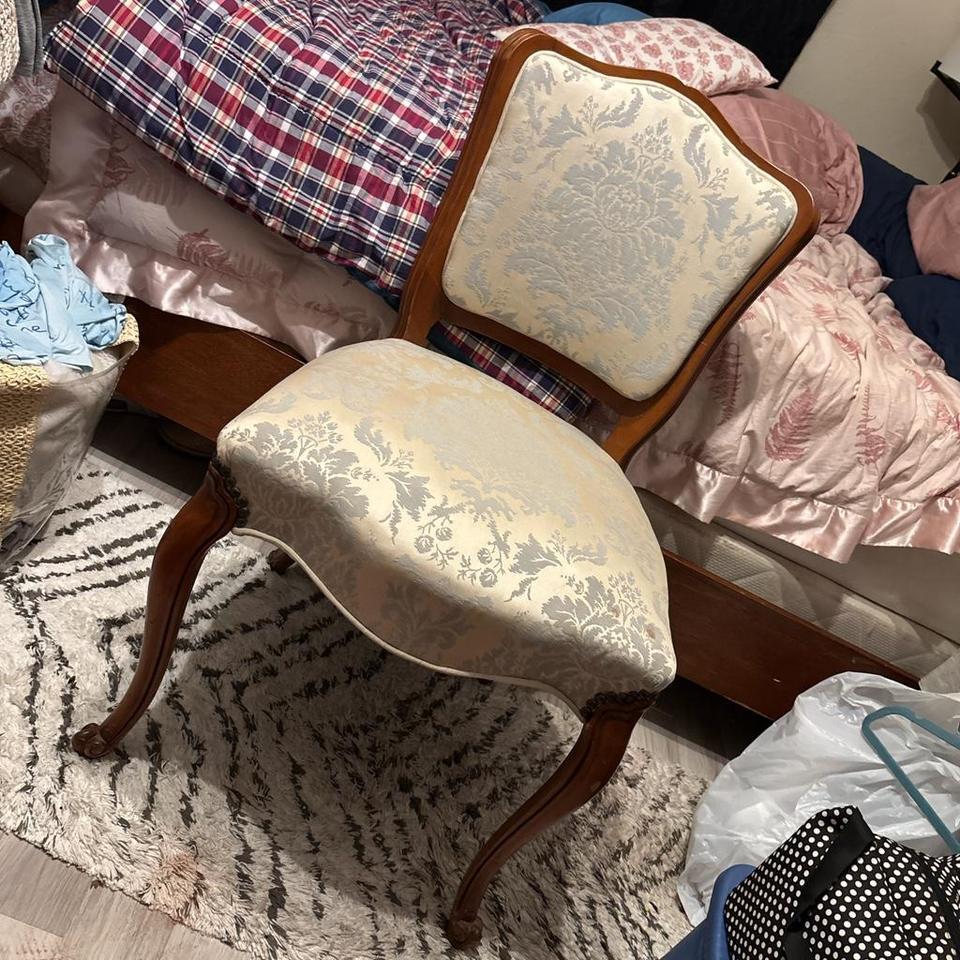 Vintage Cream And Blue Floral 42b4
