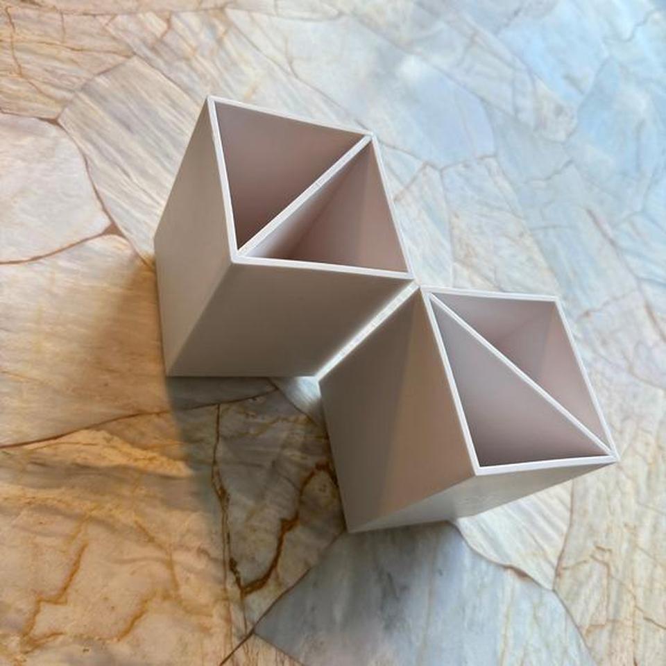 Elf Modern White Geometric Brush 2