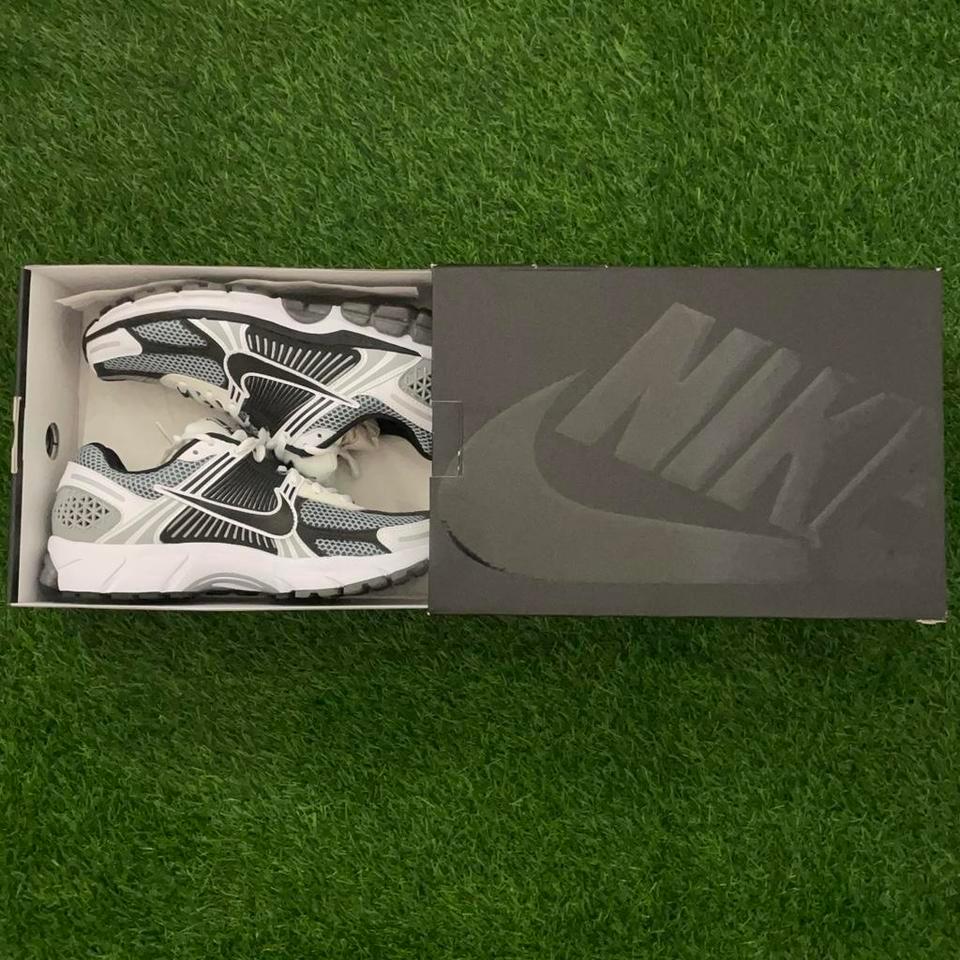 Nike Zoom Vomero 5 Se 1e02 2