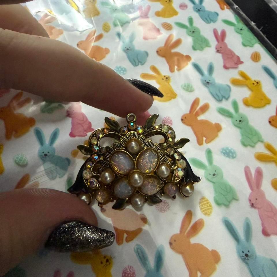 Gold Vintage Brooch Pin With 5777