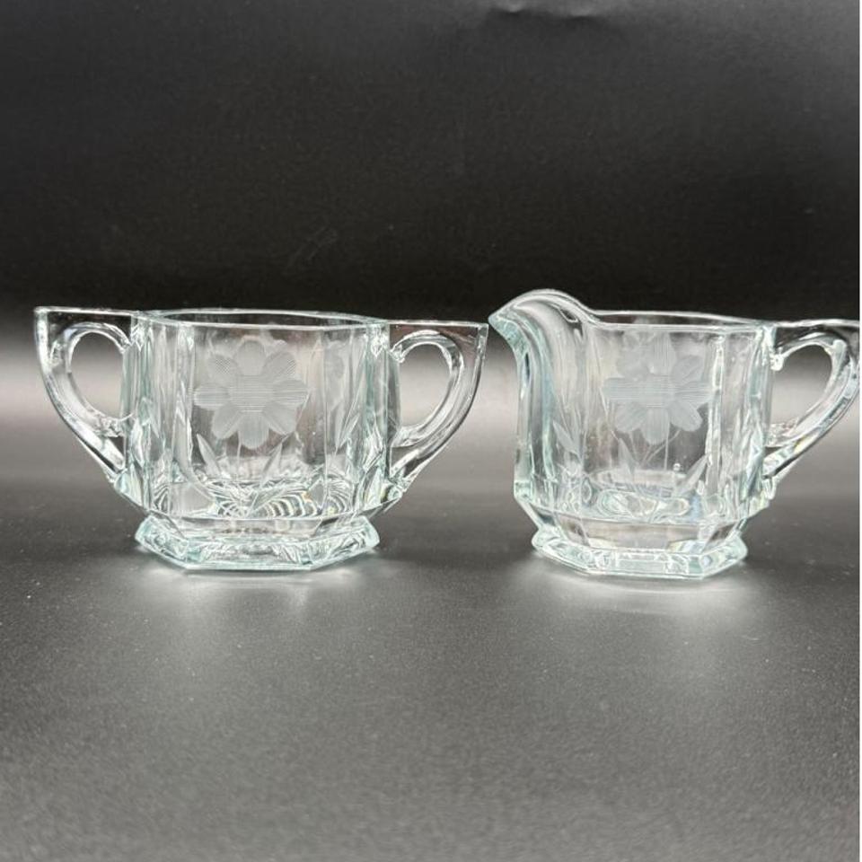 Beautiful Vintage Pressed Glass Creamer Cc99