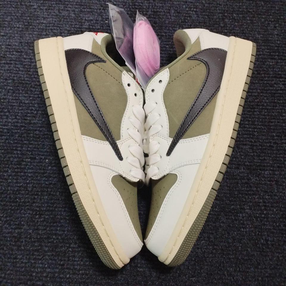Air Jordan 1 Retro Low A91d 2