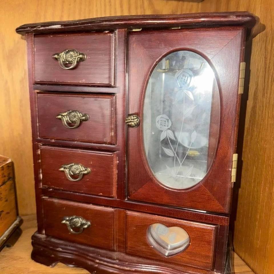 Wooden Jewelry Box With Glass 3b03