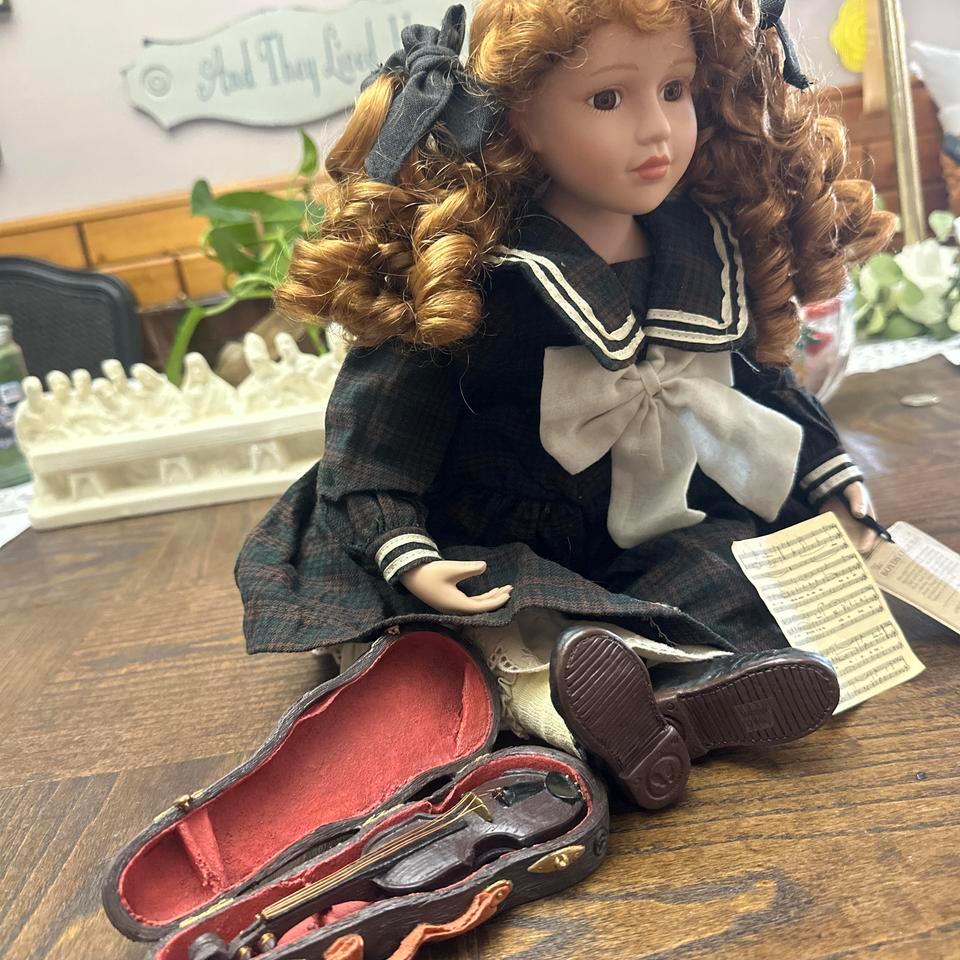 Boydscollectionporcelainlindsay Vintage Doll With Violin 1c7f 5