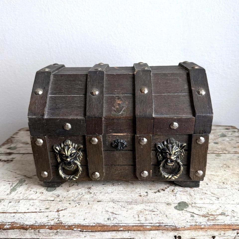 Vintage Wooden Treasure Chest Jewelry 8f57