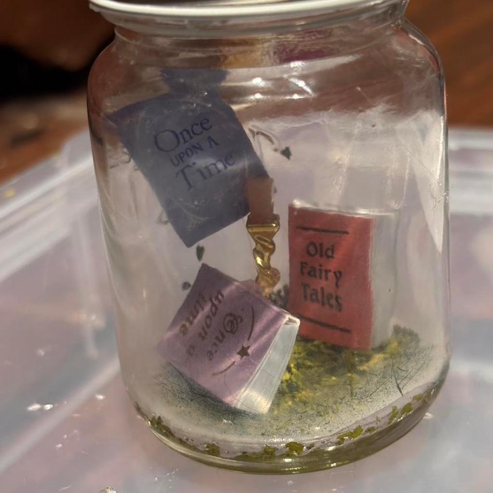 Fairy Tale Jar Decoration Comes B461