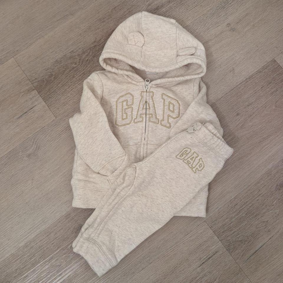 This Pre Owned Baby Gap Two Piece 69e5