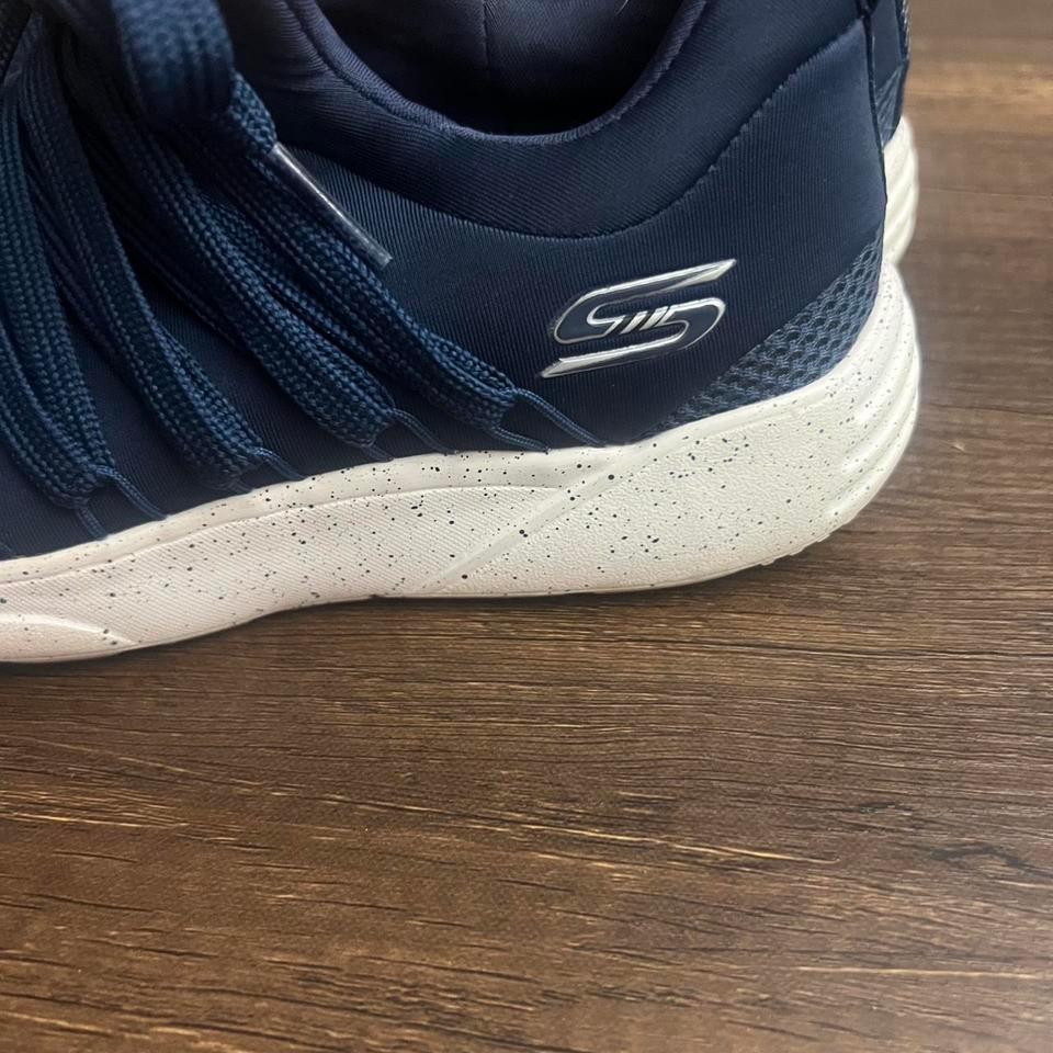 Womens Tennis Shoes In Excellent 7545 5