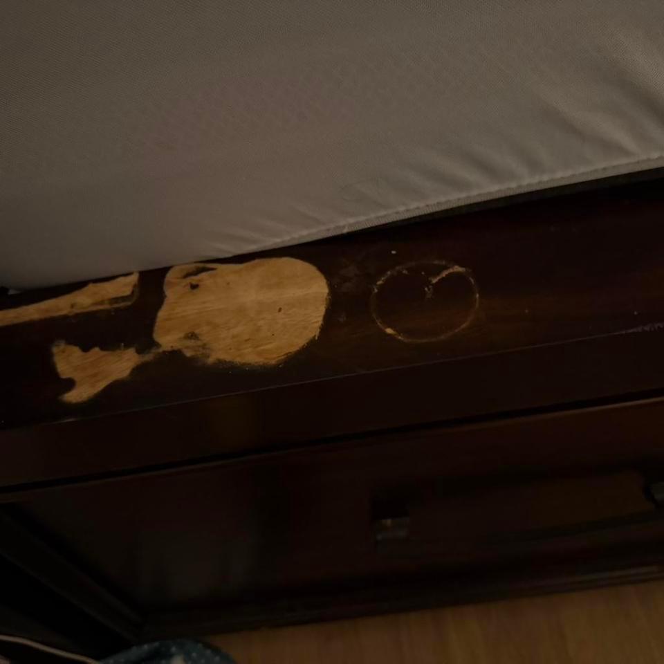 Selling A Beautiful King Size Rosemont Bbed 5