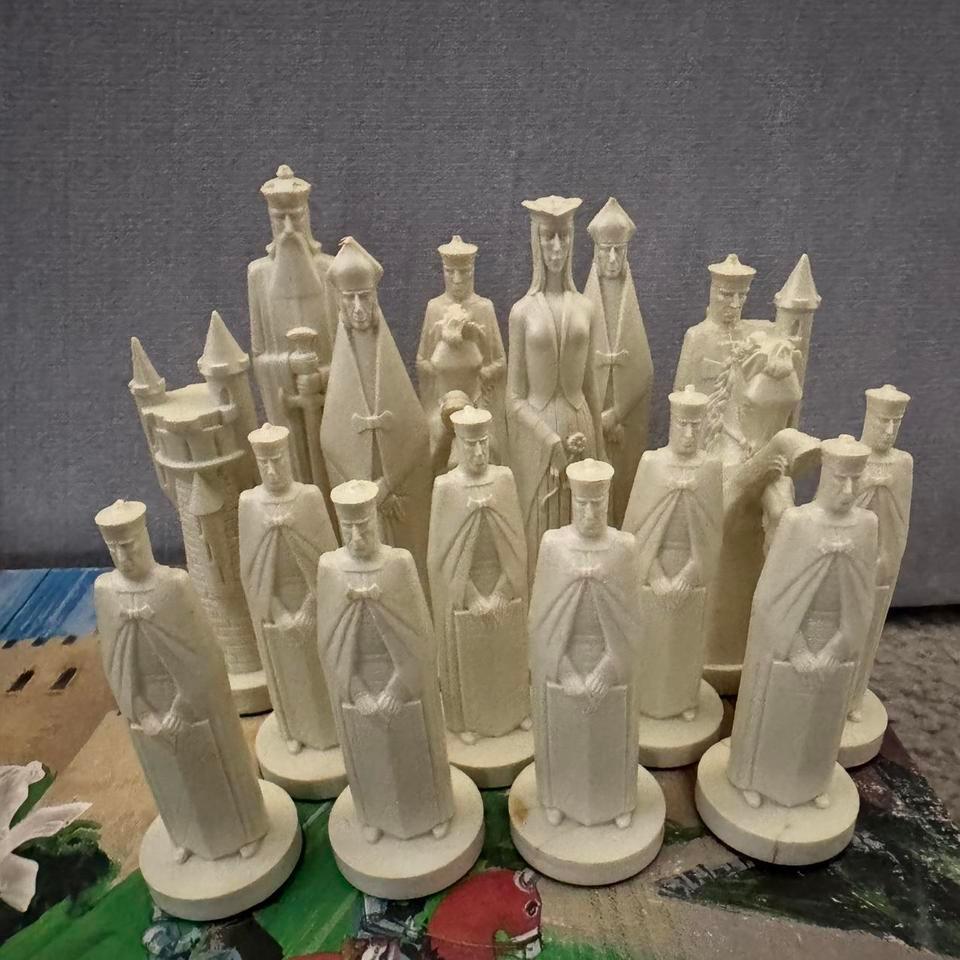 Vintage Conqueror Sculptured Chess Set Eb55 5