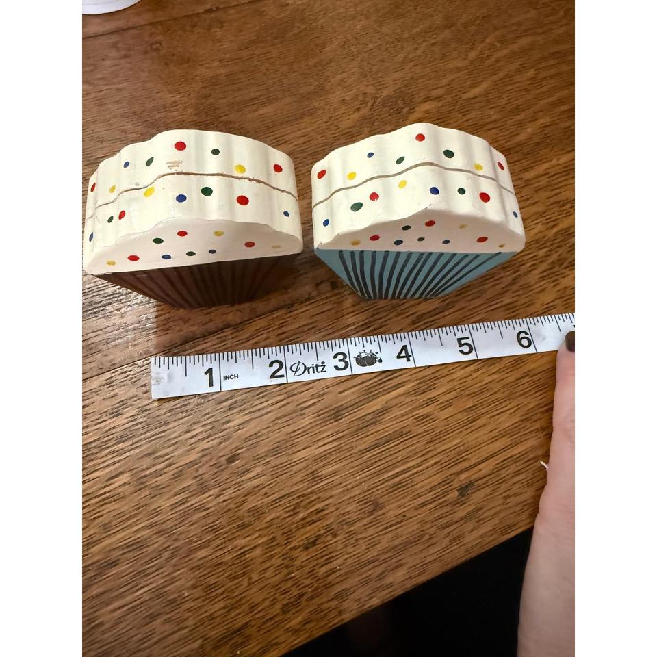 Vintage Hand Painted Wooden Cupcake 791b 2