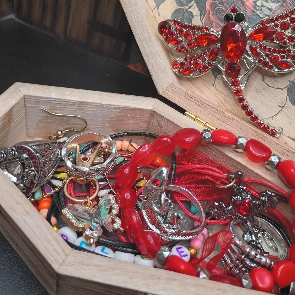 Rosey Reincarnation Jewelry Coffin This B48d 3