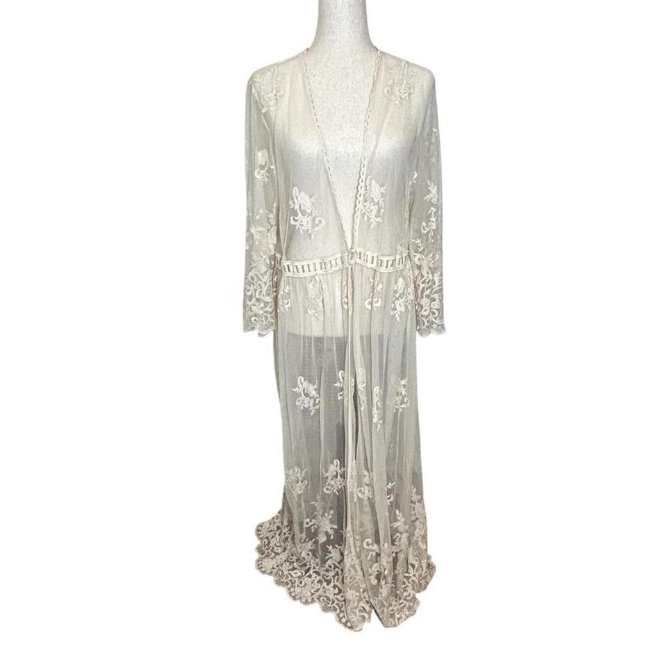 Torrid Ivory Embroidered Mesh Kimono 466e