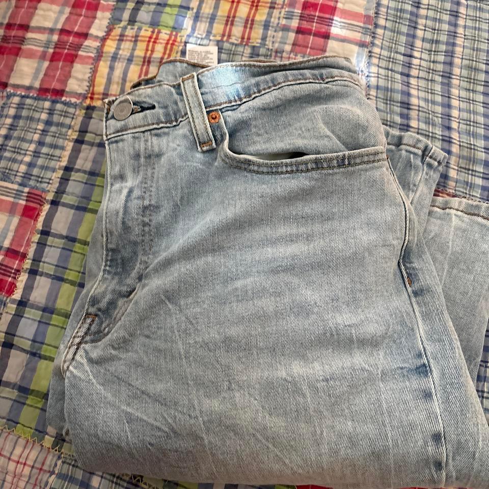 Levis Light Wash High Waisted Straight A2d0