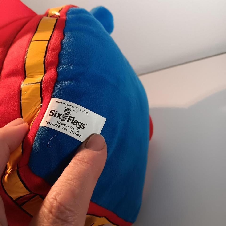 Six Flags Superman Plushie Cube E400 3