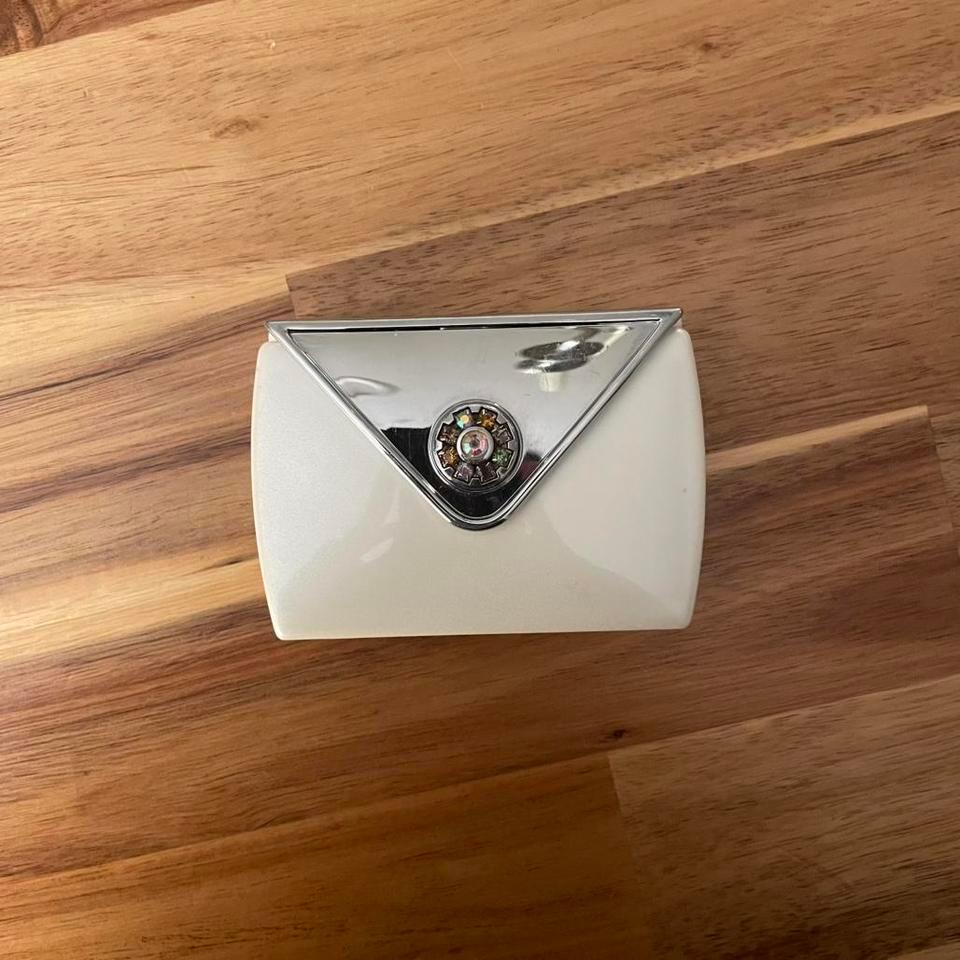 White Vintage Compact Mirror With 587e