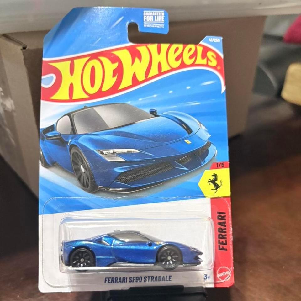 Hot Wheels Blue Ferrari Sf90 A81a