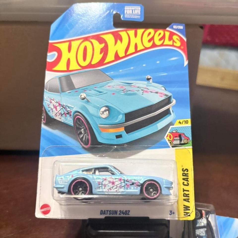 Hot Wheels Datsun 240z Blue 6237