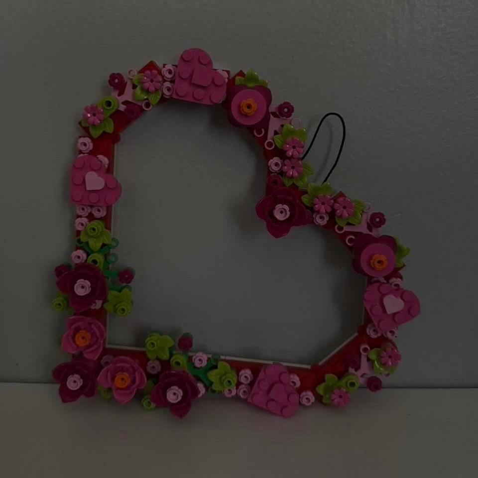 Lego Heart Wreath Contains All F447