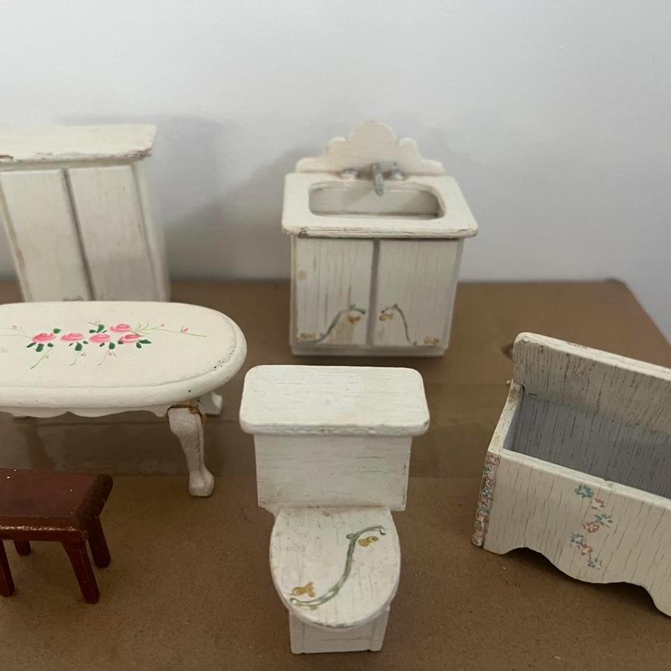 White Miniature Dollhouse Furniture Set 4