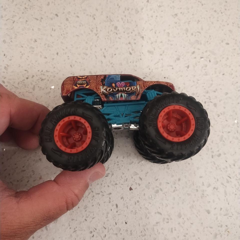 Hot Wheels Monster Trucks 164